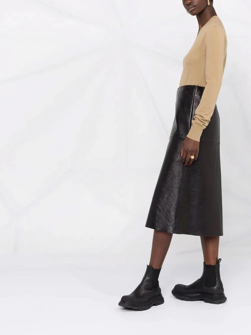 Fine-knit V-neck jumper