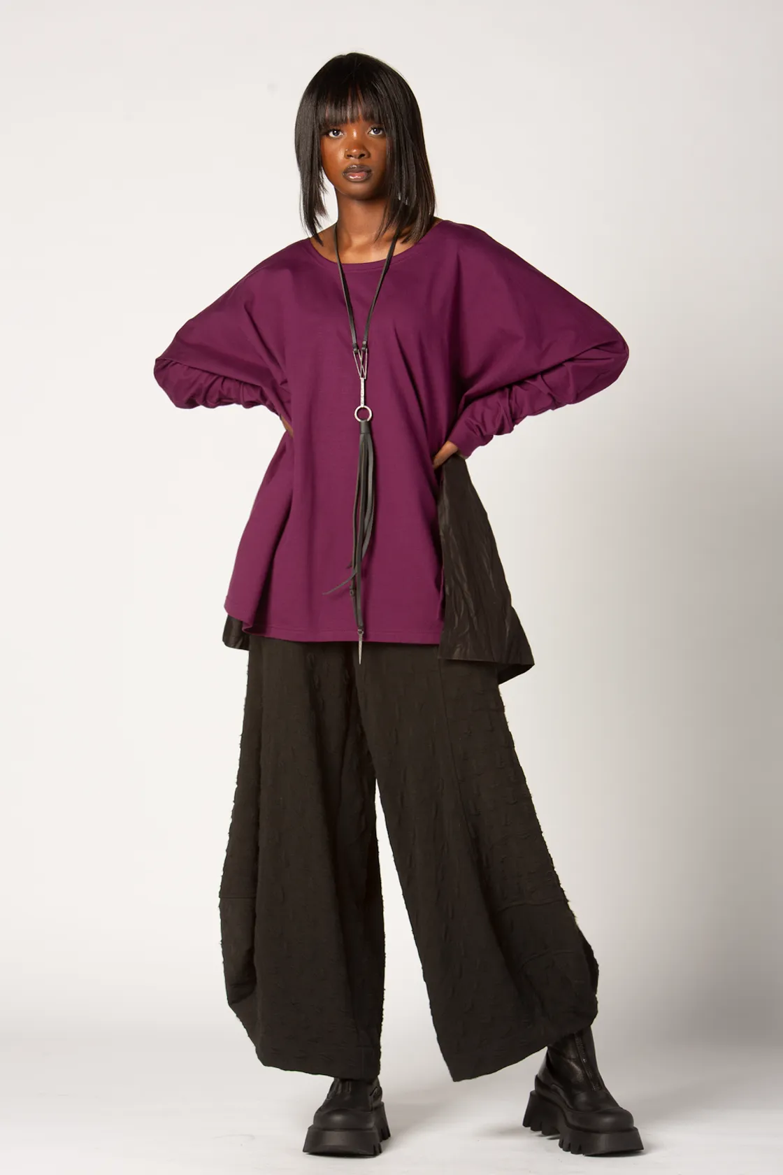 Mega Top in Berry Tokyo / Black Carnaby