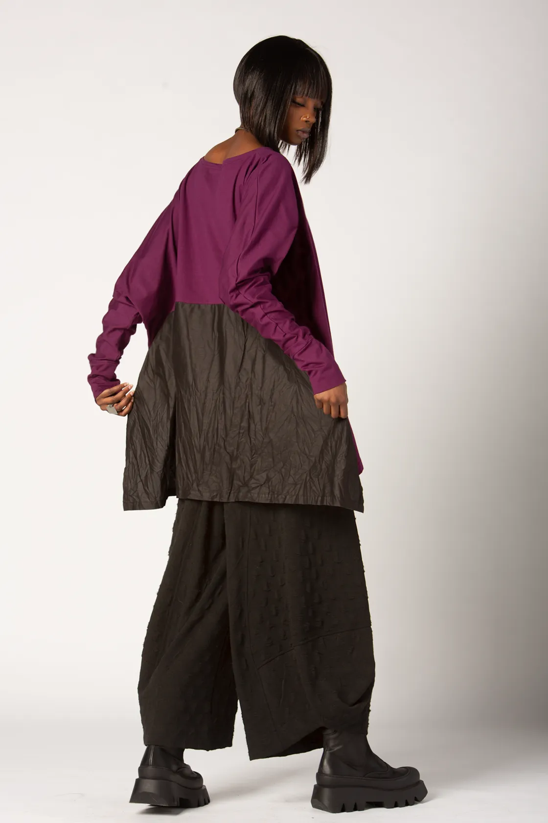 Mega Top in Berry Tokyo / Black Carnaby